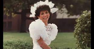 Once wed was launched in 2008 for the purpose of helping people sell wedding dresses. Planning To Sell Your Wedding Gown Here S Everything You Need To Know