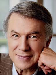 Puis dans les années 90 il part chercher le succès en. Chanteurs Chanteuses Celebres