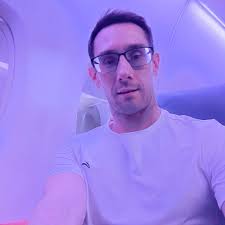 Does airline price change when logging in as guest versus member?