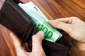 We did not find results for: Pensionato Trova 1500 Euro E Un Libretto Postale E Li Consegna Alla Proprietaria Lei Lo Ricompensa