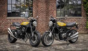 Customisierte Kawasaki Z900rs Von Geenen Coole Motorrader Motorrad Auspuffanlage