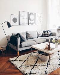 We Love Beni Ourain Der Teppich Trend Mit Marokkanischen Wurzeln Darf Momentan In Keinem Wohnzimmer Wohnzimmertisch Wohnzimmer Design Wohnzimmer Inspiration