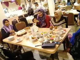 Sebelum berbuka puasa dianjurkan membaca doa sebagai rasa syukur. Suasana Berbuka Hotel Seri Malaysia Bayan Baru Penang Facebook