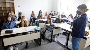 Eine maskenpflicht in der schule wird zum jetzigen zeitpunkt aber als nicht. Schule Maskenpflicht Im Unterricht So Drastisch Reagieren Manche Eltern Augsburger Allgemeine