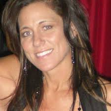 Nikki Vanhof (@nikkivan)