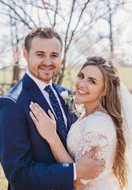 They named their little girl jubilee shalom duggar and still remember her on her birthday. Duggar Sisters Duggarsisters Twitter
