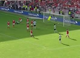 Switzerland goalkeeper yann sommer could miss his country's vital euro 2020 clash with turkey on the possibility of sommer leaving the tournament to be with his wife in cologne had been hanging. Unglaubliche Parade Von Yann Sommer Gegen Origi Beim Spiel Schweiz Gegen Belgien Watson