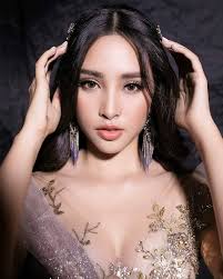 Tiểu Vy trình diễn bikini trong đêm kết thúc nhiệm kỳ Hoa hậu Việt Nam