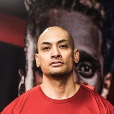 Why do I hit bodybuilding poses if I do men's physique?