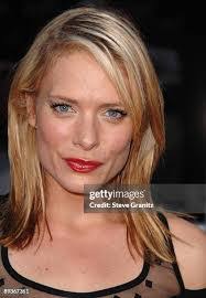 Julie Bergman's Instagram, Twitter & Facebook