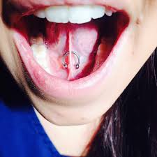 Tongue Web Piercing 47 Ideas Pain Level Healing Time Cost Experience Piercee