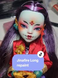Jinafire Long: Maquillage Inspiré de la Dynastie Ming
