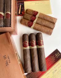 Hay tiempo hasta el 21 de mayo para verificarlos. Padron Expanding Family Reserve Line With 60 Ring Smoke Cigar Aficionado