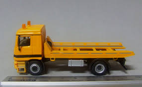 Mercedes Benz Actros Recovery Truck 1 87 Scale By Cararama Mercedes Benz Benz Mercedes