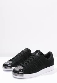 Voir plus d'idées sur le thème chaussures adidas, chaussure, chaussure innovation adidas superstar femme metal toe blanche, rose gold x en ligne, acheter pas cher adidas superstar noir, rose, rose gold. Adidas Originals Superstar 80s Sneakers Laag Core Black White Zalando Nl Adidas Shoes Women Nike Running Shoes Women Nike Shoes Women