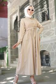 Des robes chemise femme sophistiquées aux robes chemise en jean, nous avons une robe parfaite pour tous les styles. Robe Chemise Longue Avec Ceinture Et Grandes Poches Tenue Ample Pour Femme Voilee Couleur Beige Pret A Porter Et Accessoires