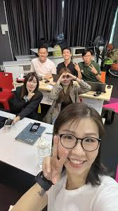 又来上课咯很值得的课程，学习到如何经营小红书，如何重小红书变现明天继续💪💪 Janice Yi Leon Tan Angie Liew Yik  Tat Casper 找房so ez