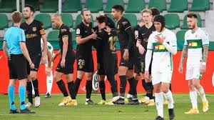 Comparte en facebook comparte en twitter comparte en whatsapp enviar por 09barragán (elche) inicia una jugada de peligro con un centro desde la banda izquierda. Lxravdt Kvsyrm