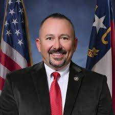 Sheriff Brian Estes की प्रोफ़ाइल