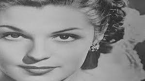 Elsa Daniel's Instagram, Twitter & Facebook