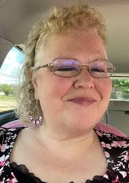 I made these earrings today! Just need to add a top coat 🌿