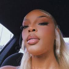 Morgan Darling (@DarlingMomo)