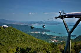 Selama 15 minit, anda akan melihat laut andaman dikelilingi oleh gunung dan pulau. Langkawi Skycab Tawar Harga Tiket Murah Untuk Anda Yang Bercuti Di Langkawi Libur
