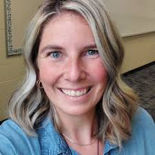 Closed for the season. Thank you! We look forward to peaches and early  apples and pears in late summer. We no longer have a strawberry patch.  765-833-6122🍎🍏🍑🍐 Location: 7877 W 400 N,