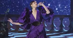 The american idol comeback twist made a lot of viewers angry, but it also delighted some fans. American Idol Becomes A Whole New Stage With Sofia Carson In This Amethyst Ball Gown