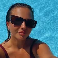 Email Address of @mollieflorenceholder Instagram Influencer Profile