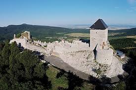 A hitközség a sátoraljaújhelyi vár tervkutatási program keretében zajló feltárása tagjainak jelentős része szerint nincs szükség alrabbira. Regeci Var Wikipedia