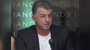Οταν έκανα το 'agora ii' μ' έλεγαν βαλτό από τη δεξιά. Dolofonh8hke O Dhmosiografos Giwrgos Karaibaz Ton Pyrobolhsan E3i Fores Liga Metra Apo To Spiti Toy Ston Alimo