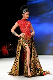 Tahun ini, tepat menandakan tiga dekade anne avantie berkarya sejak 1989. 96 Ide Koleksi Anne Avantie Terbaik Gaun Batik Gaun Batik