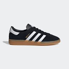 Begin every match or workout in comfort and style with our range of adidas men's clothing, shoes and sportswear accessories. Adidas Munchen Schuh Schwarz Adidas Deutschland