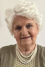 Mary Dunning's Instagram, Twitter & Facebook