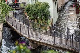 It lies at the junction of the wertach and lech rivers and extends over the plateau country between the two rivers. Detail Stadt Augsburg
