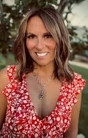 Carolyn Piccolo's Instagram, Twitter & Facebook