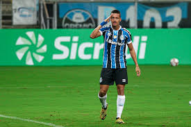 Futsal king who combines the qualities of ronaldo and messi. Pai De Ricardinho Atacante Do Gremio Morre Em Decorrencia Da Covid 19 Jovem Pan