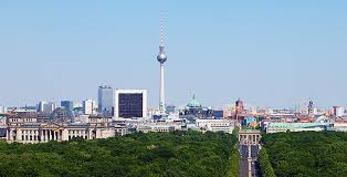 Turis australia jadi yang paling banyak berkunjung ke lokasinya yang berada di sepanjang sungai ayung membuat suasana di dalamnya menjadi sangat. Berlin Wikipedia Bahasa Indonesia Ensiklopedia Bebas