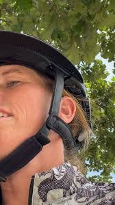 Elisa Wallace's Instagram, Twitter & Facebook