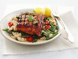 Glasiertes Lachsfilet Vom Grill Mit Spinat Und Wei Rezept Lachs Rezept Lebensmittel Essen Lachsfilet