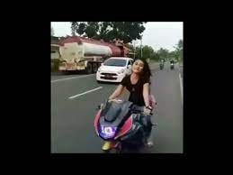 Cewek naik ninja is a most popular video on clips today november 2020. Cewek Cantik Naik Kawasaki Ninja Cowok Pada Klepek Klepek