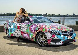 Mercedes Classe E Vestita Da Mara Hoffman Cavalli Vapore Mercedes Benz Auto Per Ragazze Mara Hoffman
