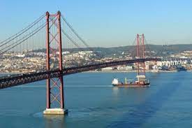 Paso sobre el puente 25 de abril de lisboa. Puente 25 De Abril Lisboa