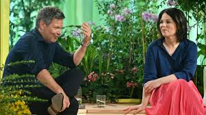 The campaign has been labeled antisemitic. Annalena Baerbock Will Kritik An Stipendium Loswerden Waz De