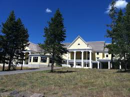 Located in the sandpiper lodge, the standard lodge rooms have modern furnishings with either one queen or one. Yellowstone Lake Lodge Utahvalley360