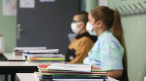 #ecoles #ecolesansmasque #distanciationsociale #covid19france #covid19 st ex création de file d'attente par classe ? Reconfinement Sans Masque A L Ecole Mon Enfant Peut Il Etre Exclu