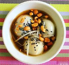 Các bạn lưu ý không để sữa sôi, khi sữa bắt đầu sủi bọt ( lúc này sữa có nhiệt độ khoảng 70 độ c) thì bắc xuống bếp. Cach Lam Banh Troi Tau Ngon Chuáº©n Vá»