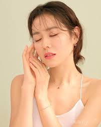 Her zodiac sign is capricorn. Rahasia Kulit Glowing Dan Awet Muda Son Ye Jin Crash Landing On You