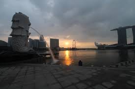 Kesaksian seorang guru yang direkam video kemudian tersebar di media sosial ini. Berburu Sunrise Dan Sunset Menawan Di Negeri Singa